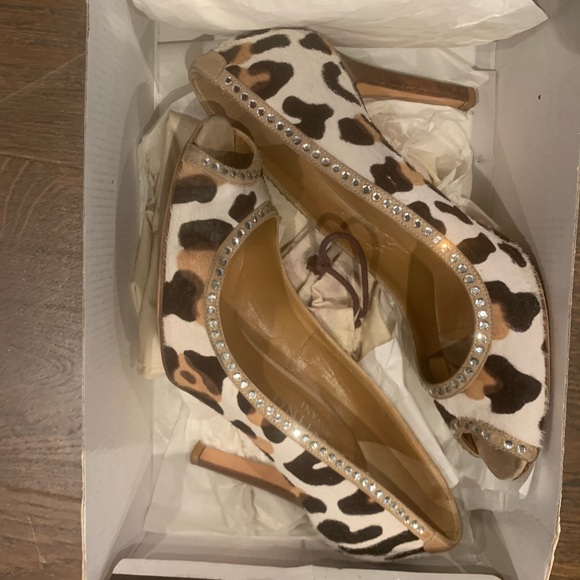 Valentino Garavani Shoes - Valentino leopard print women’s pumps used sz 36